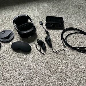 Meta Quest Pro VR 256gb headset, Controllers, external mic, and link cable